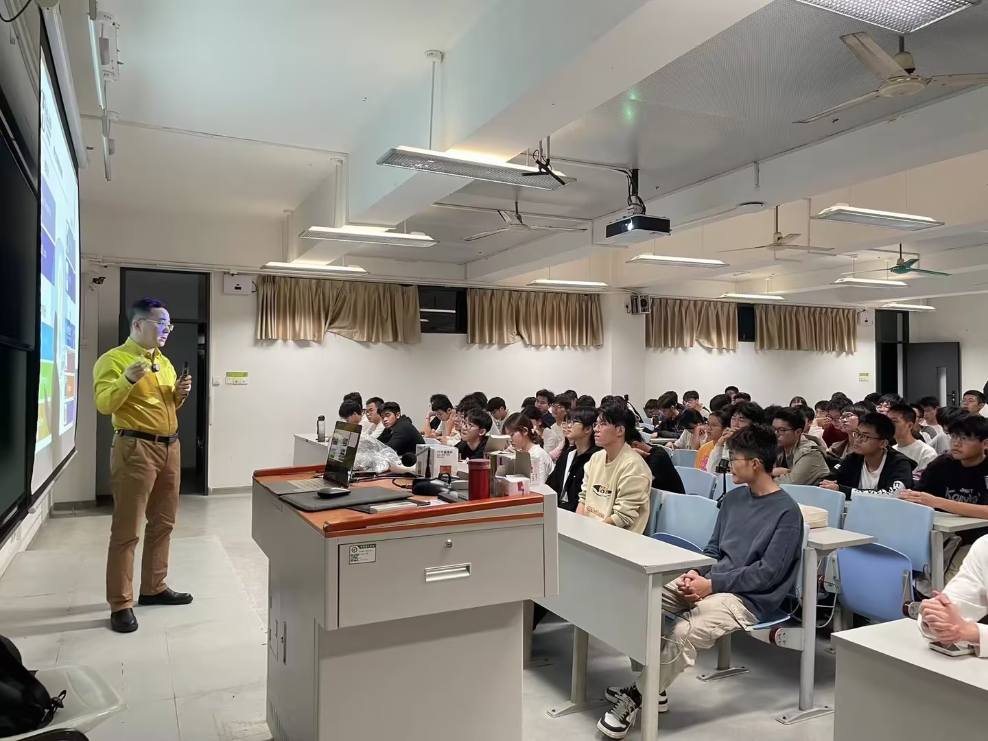 求職干貨—j9娛樂(lè)科技CEO章慧談“企業(yè)對(duì)工程師的素質(zhì)要求”——2024.3.25